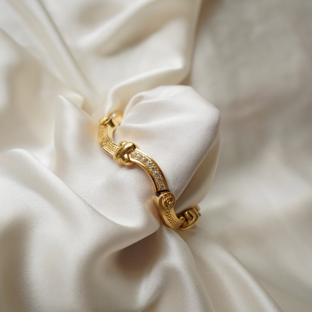 Elegant Gold Bracelet with Crystal Accents